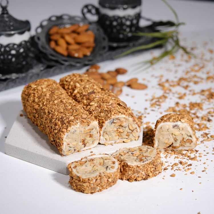 Gold Kaplı Bademli Kremalı Sarma 