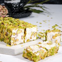 Twist Roll with Sliced Pistachios and Milky Pistachio Cream